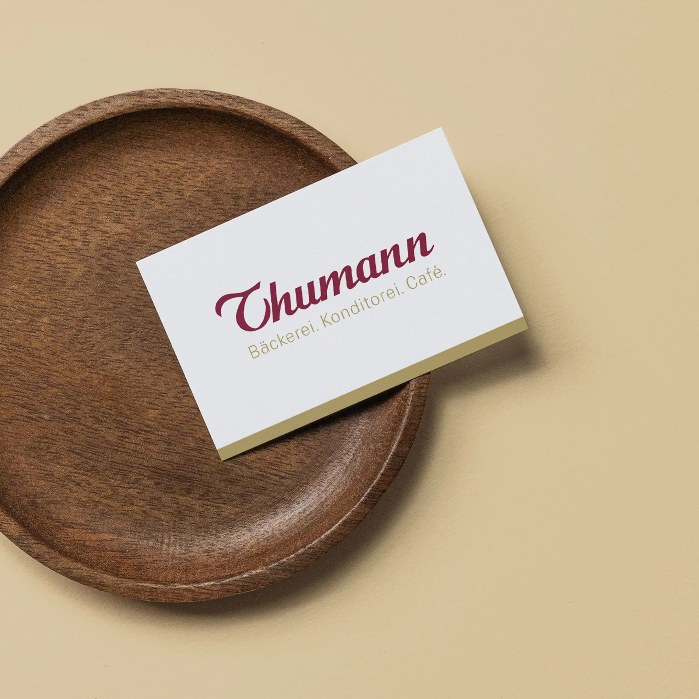 Logodesign Thumann Visitenkarte Thumann auf Holzteller