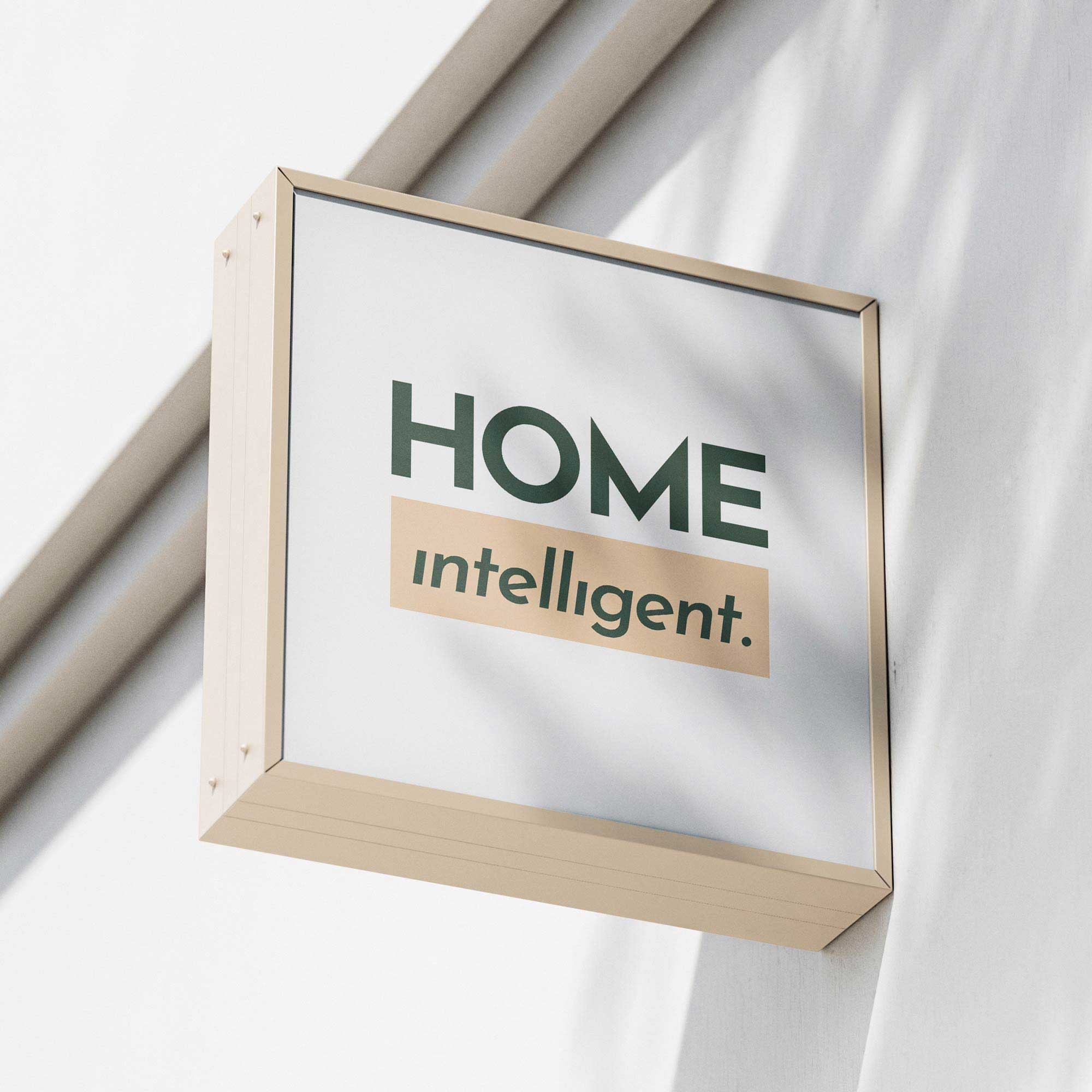 Logodesign Smarthome Logo Home intelligent auf Ausleger an weißem Haus