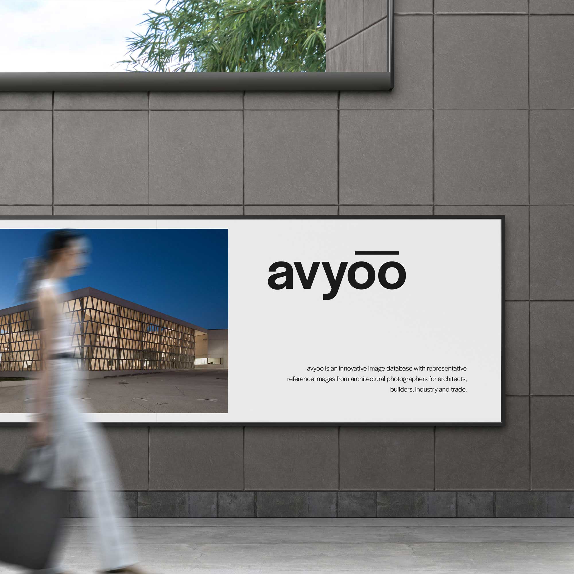 Markenschrift Corporate Design Anwendung Anwendung Plakat avyoo an U-Bahn Haltestelle