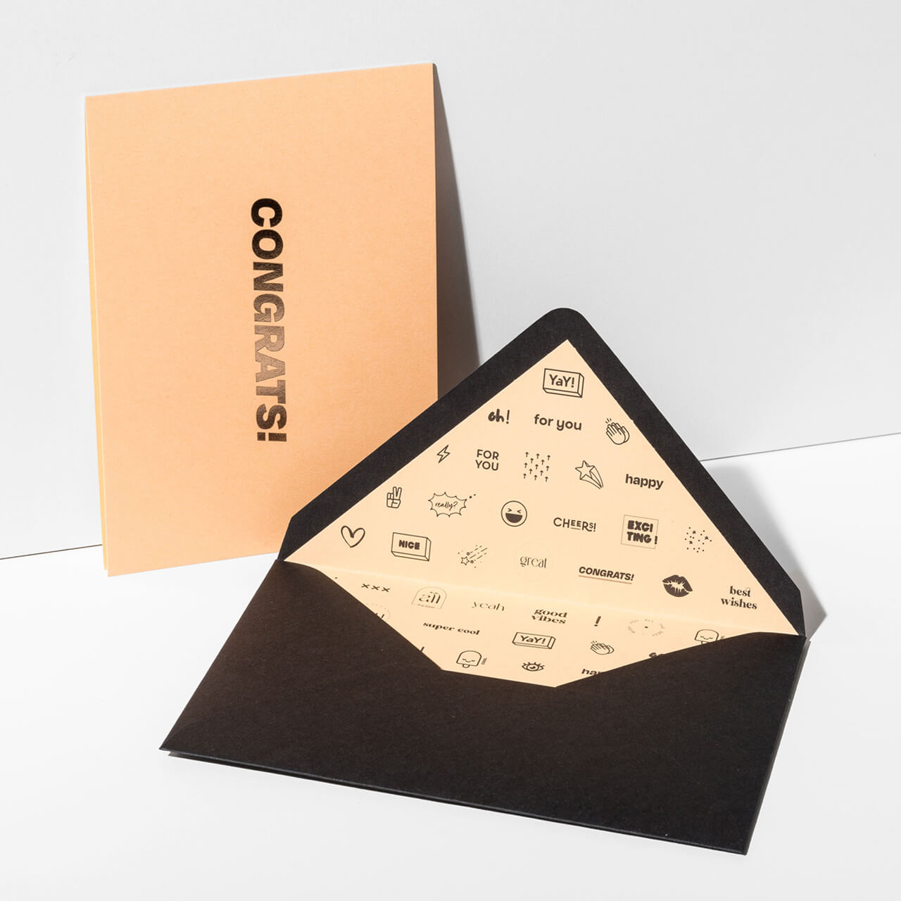 Logo Bäckerei Thumann transparent auf Bild mit Händen die Mehl verteilen