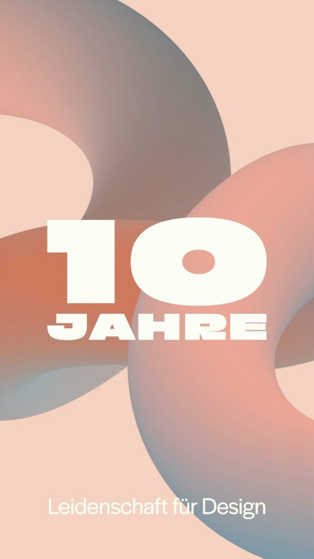 10 Jahre Urban Design. Ich kann es selbst kaum glauben. 🤎  Niemals hätte ich 2014 geglaubt welch spannende und erfüllende Reise beginnt …  4 inspirierende Städte, 4 tolle Büros, 4 Design-Awards und so viele unfassbar tolle Begegnungen. Bis heute erfüllt mich die tiefe Leidenschaft für Design und die Faszination für Typografie.  Danke für die schönen Designs, die ich für euch in all den Jahren erstellen durften und danke, dass ihr mich täglich mit etwas sehr Wertvollem betraut: eurer Außendarstellung. 🫶🏼  Auf die nächsten 10 Jahre 💭✌🏼  #designstudio #branding #branddesign #logodesign #warendorf